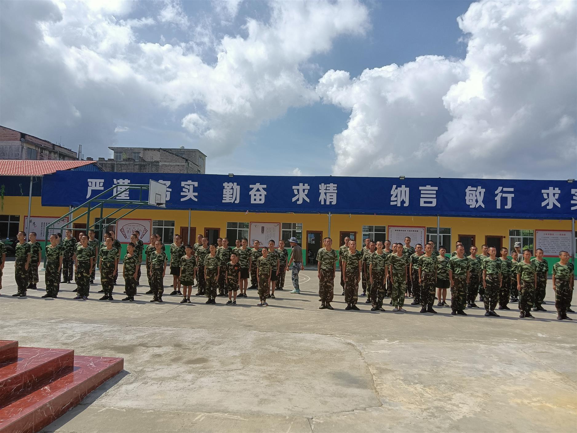江门青少年军校 厌学特训学校 让孩子不叛逆.jpg